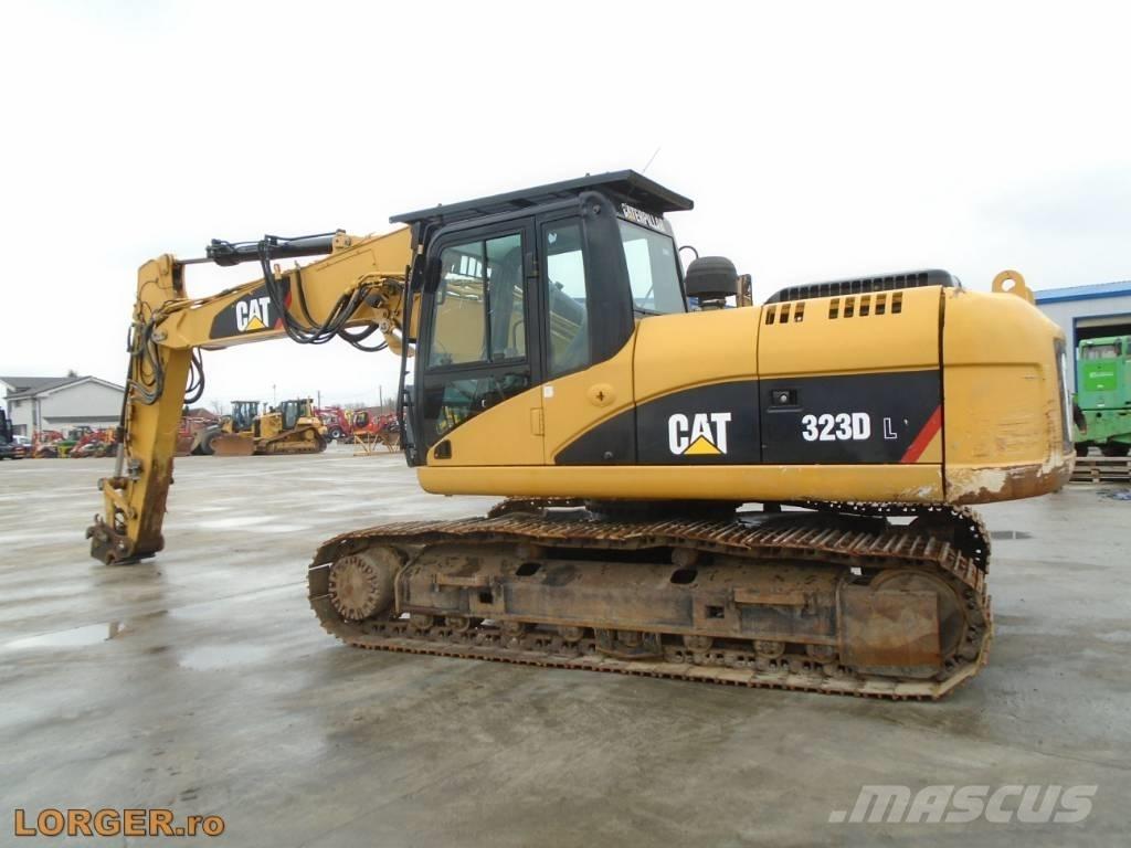 CAT 323 D Pelle sur chenilles