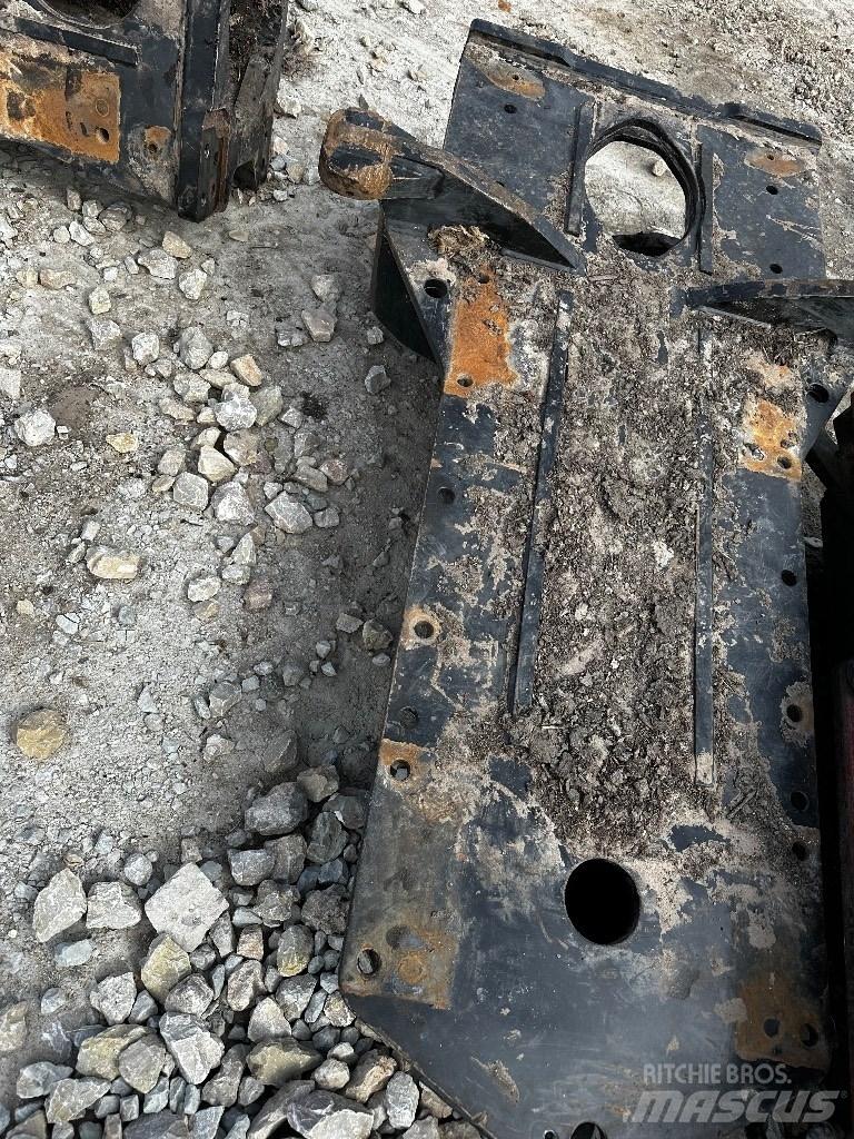 Komatsu 895 Châssis et suspension