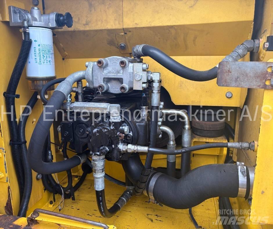 New Holland E 135 B Pelle sur chenilles