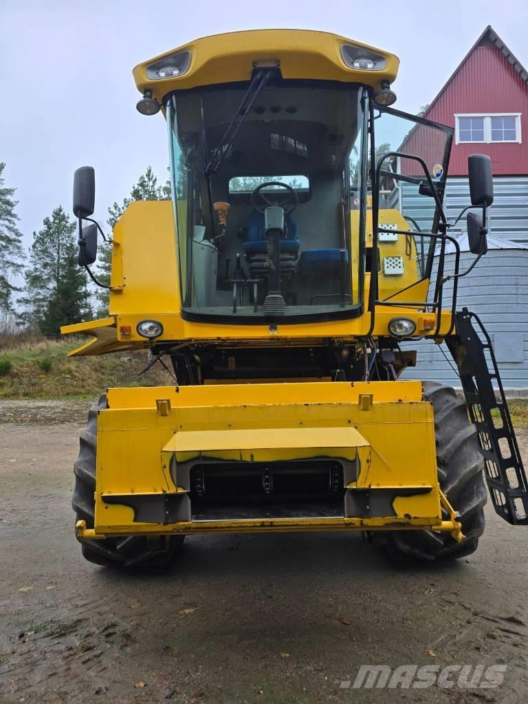 New Holland TC 5050 Moissonneuse batteuse