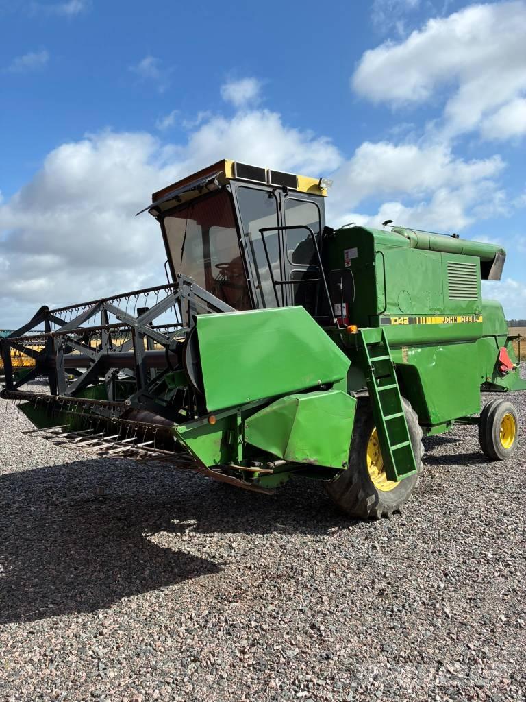 John Deere 1042 Moissonneuse batteuse