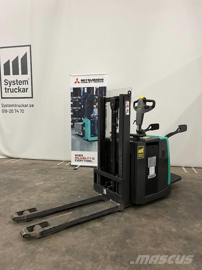 Mitsubishi PBV20PD Gerbeur accompagnant