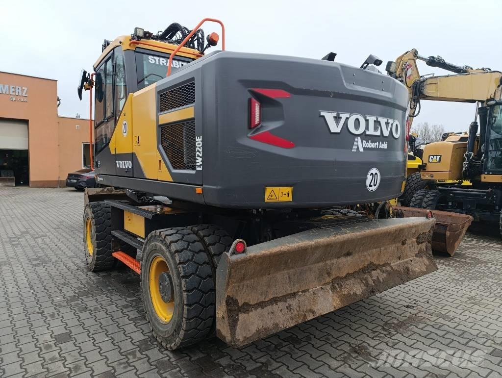 Volvo EW 220 E Pelle sur pneus