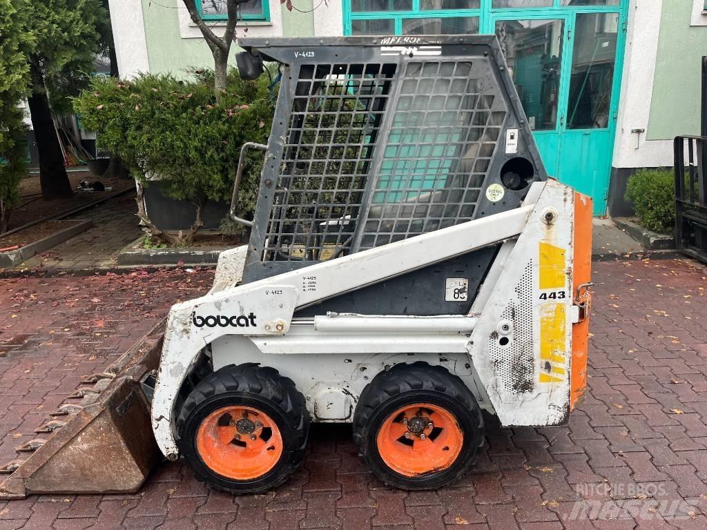 Bobcat 443    V-4129 Chariot télescopique