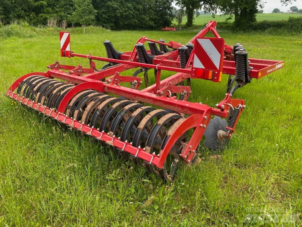 Horsch Terrano 3 FX Déchaumeur, cultivateur