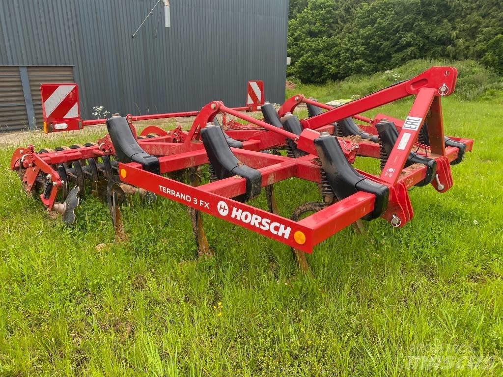 Horsch Terrano 3 FX Déchaumeur, cultivateur