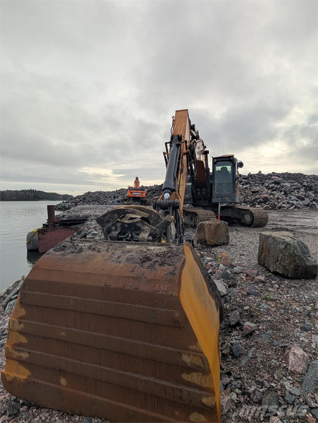 CASE CX 245D SR Pelle sur chenilles