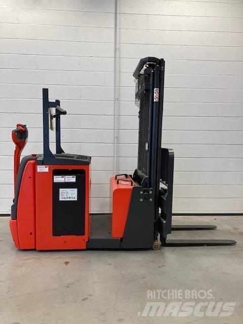 Linde L12AC/1171-01 Gerbeur accompagnant