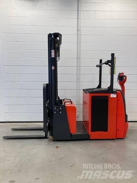 Linde L12AC/1171-01 Gerbeur accompagnant