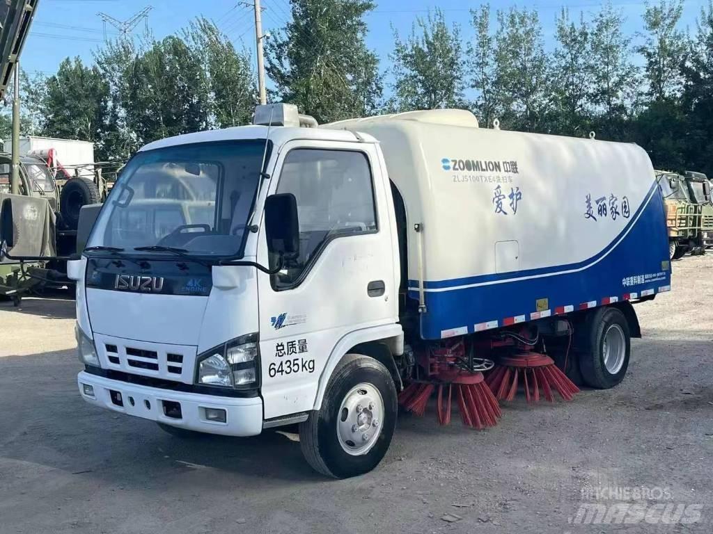 Isuzu 4K Camion balayeur