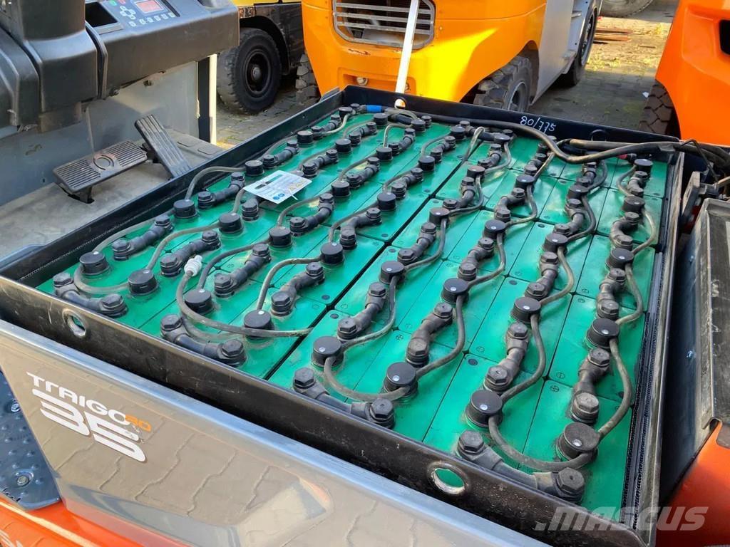 Toyota 8FBMT35 Chariots élévateurs électriques