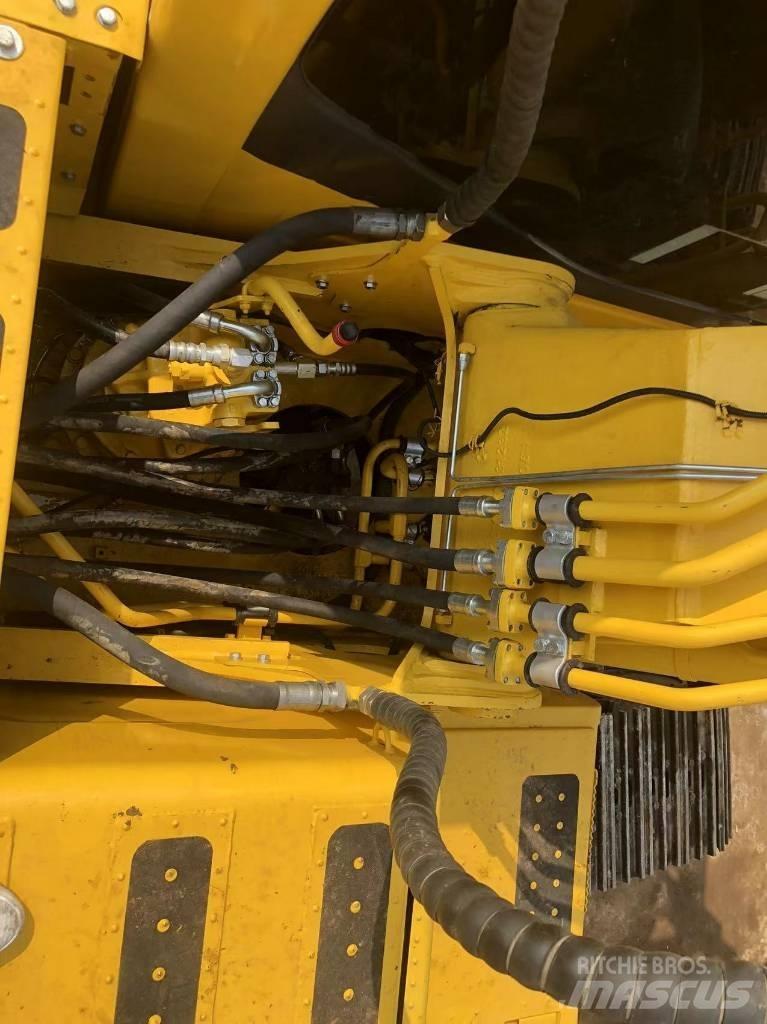 Komatsu PC200-8 Pelle sur chenilles