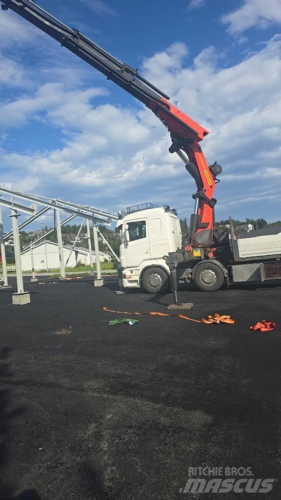 Scania 730 Camion plateau ridelle avec grue