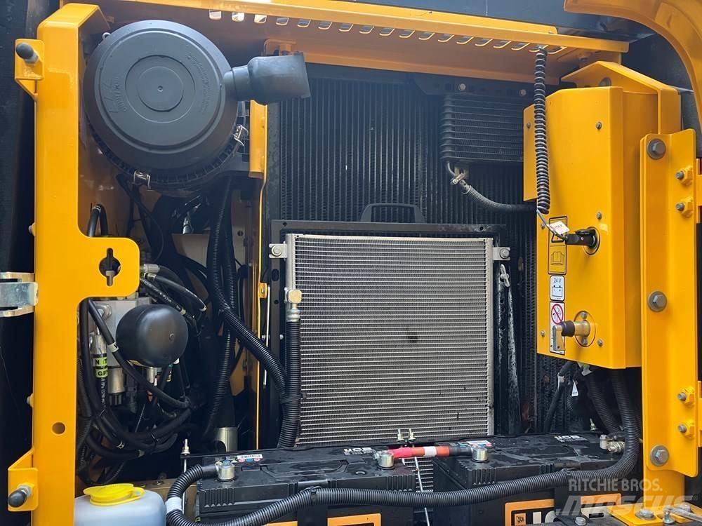 JCB JS145W Pelle sur pneus