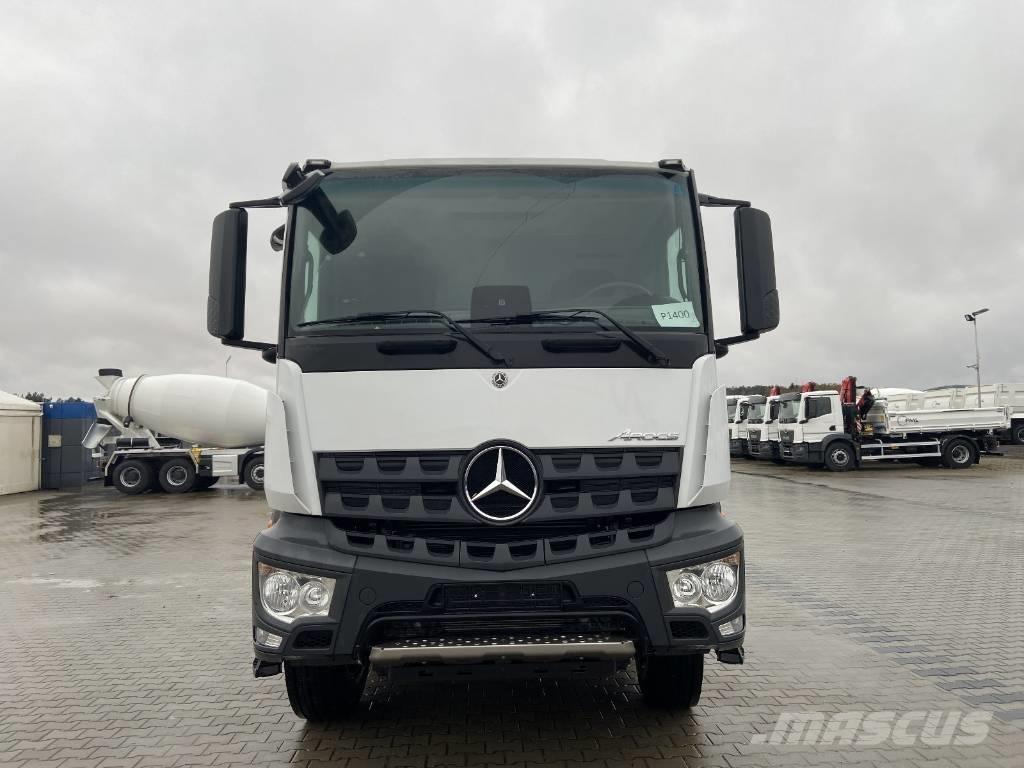 Mercedes-Benz 4143 Camion benne