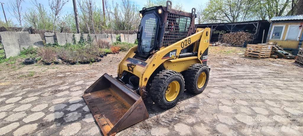 CAT 236 B Mini chargeuse