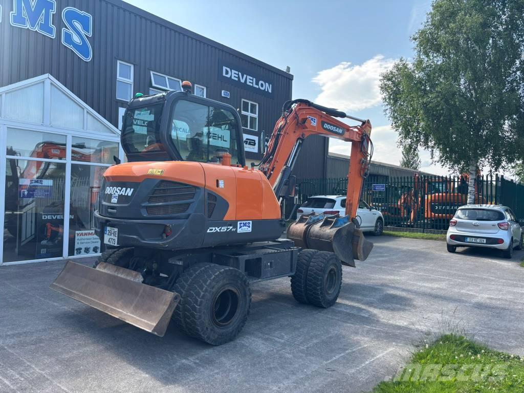Doosan DX 57 W-5 Pelle sur pneus