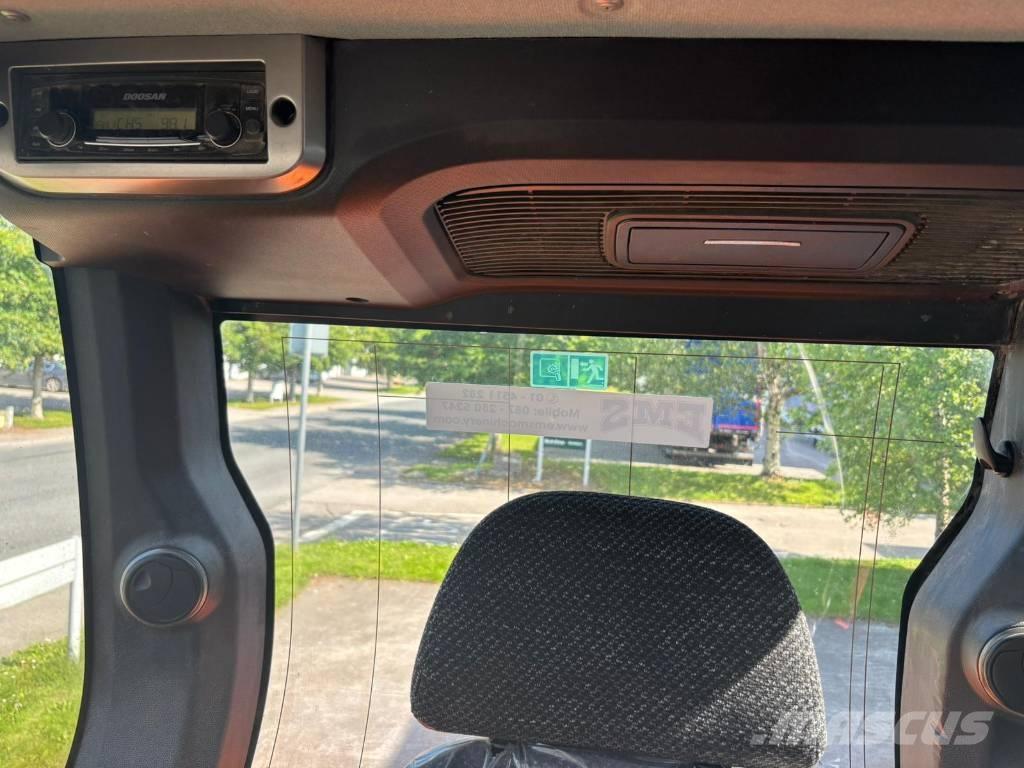 Doosan DX 57 W-5 Pelle sur pneus