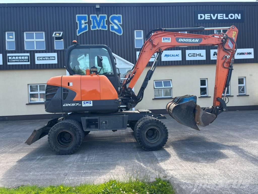 Doosan DX 57 W-5 Pelle sur pneus