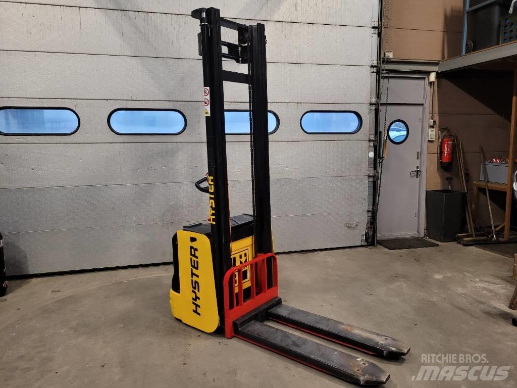 Hyster S 1.6 Gerbeur accompagnant
