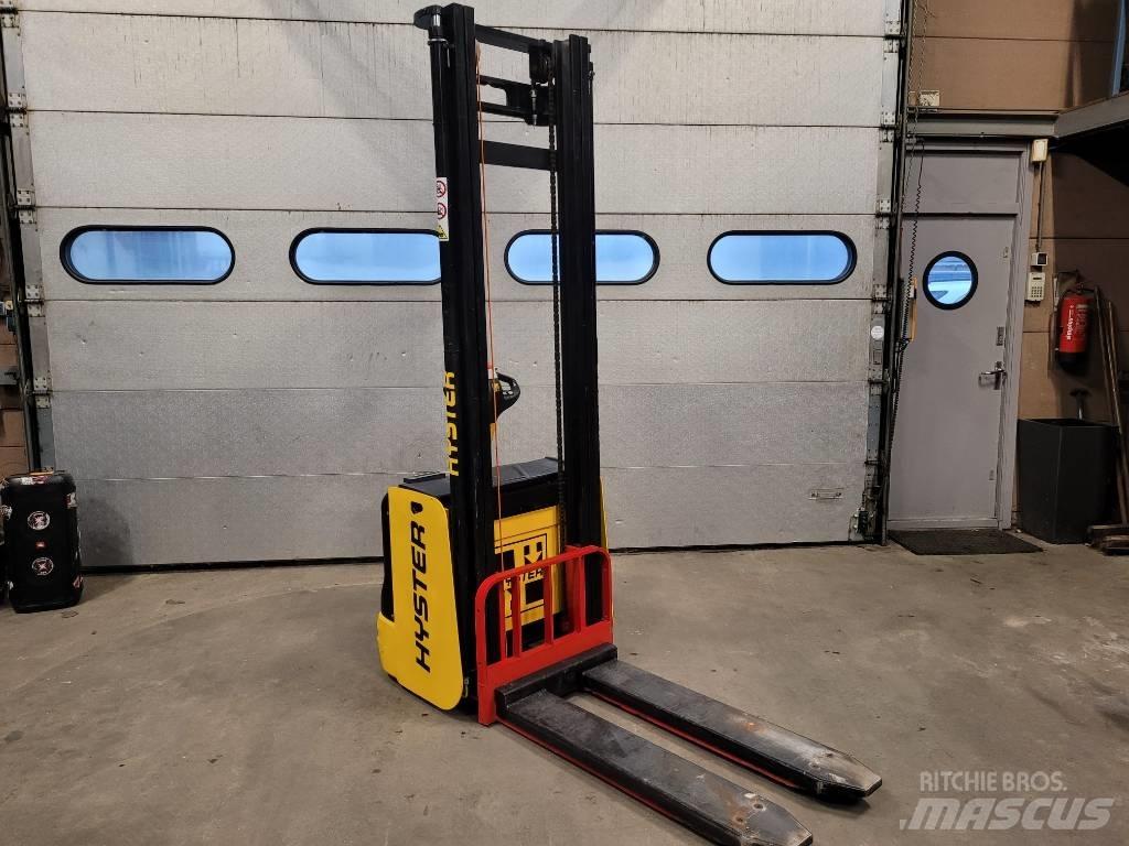 Hyster S 1.6 Gerbeur accompagnant
