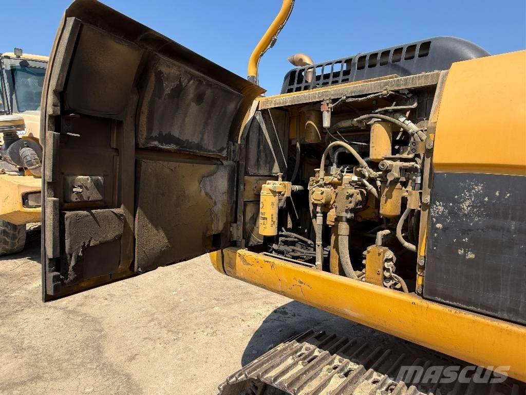CAT 324 D Pelle sur chenilles