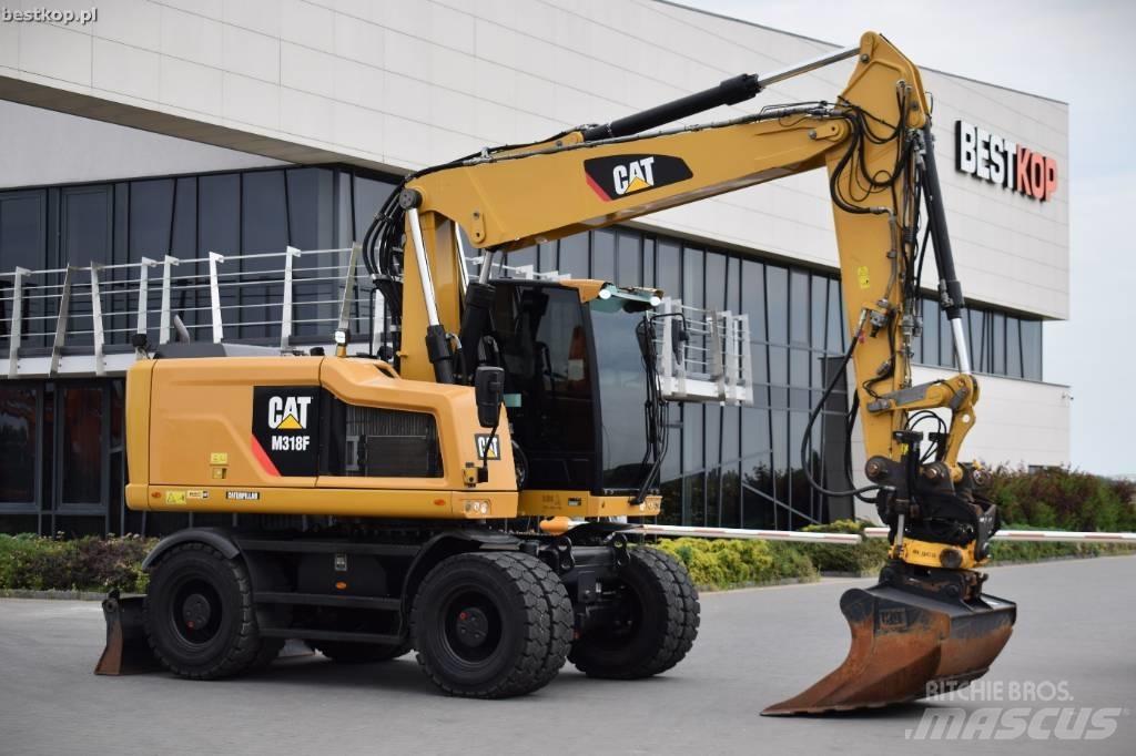 CAT M 318 F Pelle sur pneus