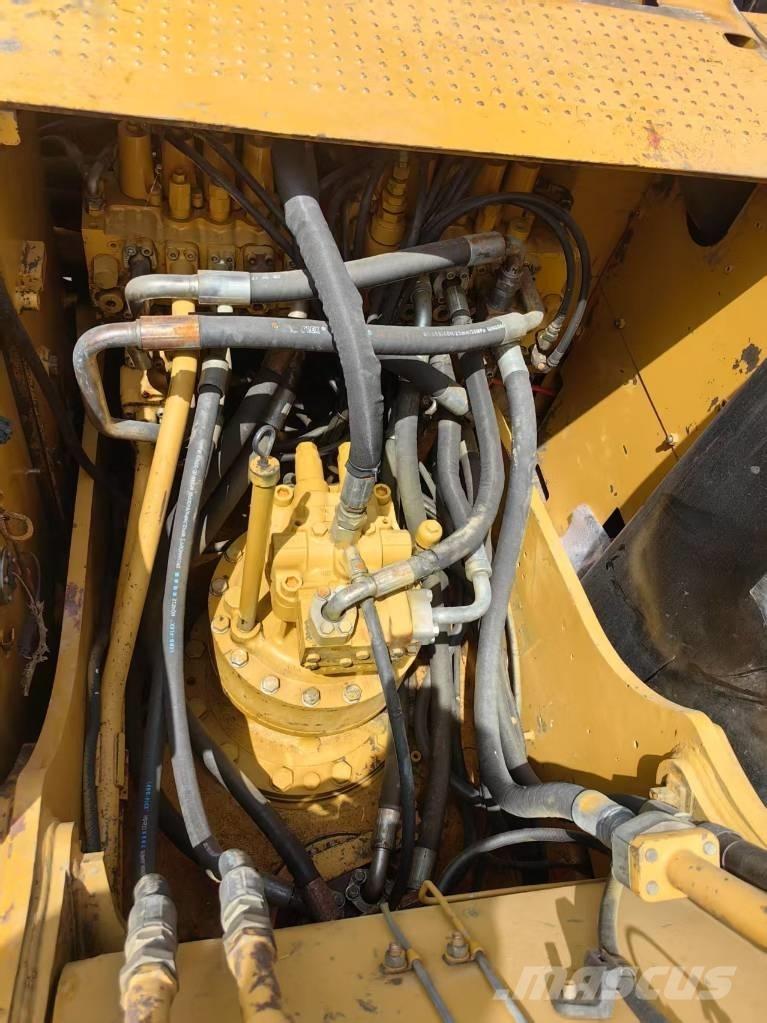 CAT 323 D Pelle sur chenilles