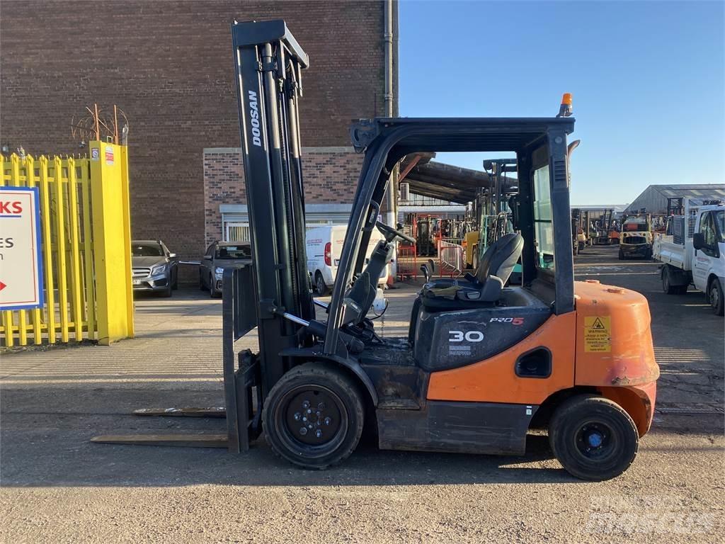 Doosan D30S-5 Chariots diesel