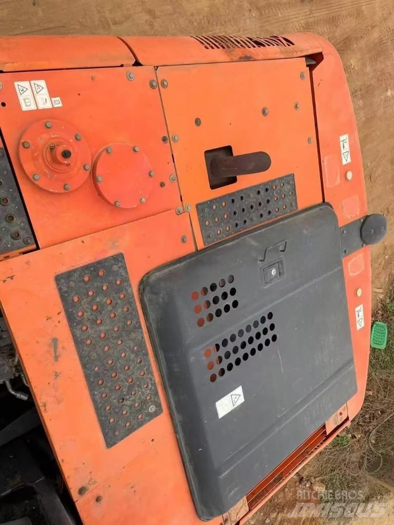 Hitachi ZX 200 Pelle sur chenilles