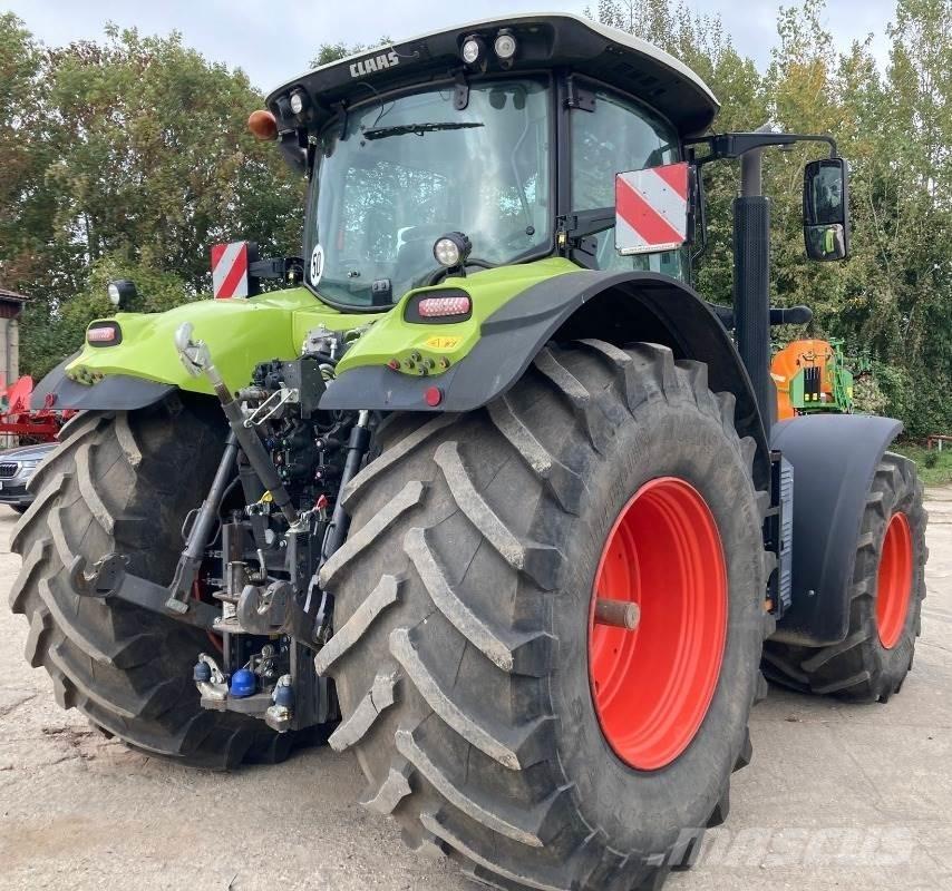 CLAAS Axion 810 Tracteur