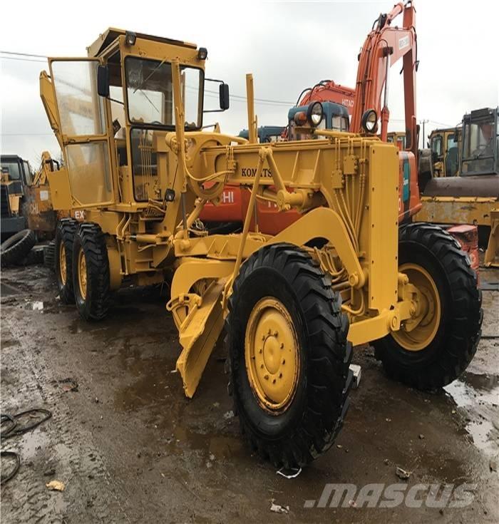 Komatsu GD 661 Niveleuse
