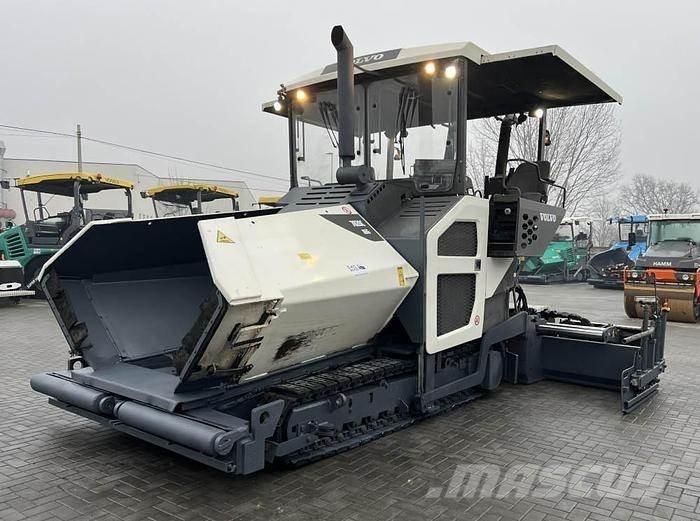 Volvo P 7820C Finisseur