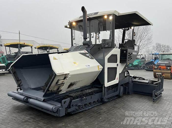 Volvo P 7820C Finisseur