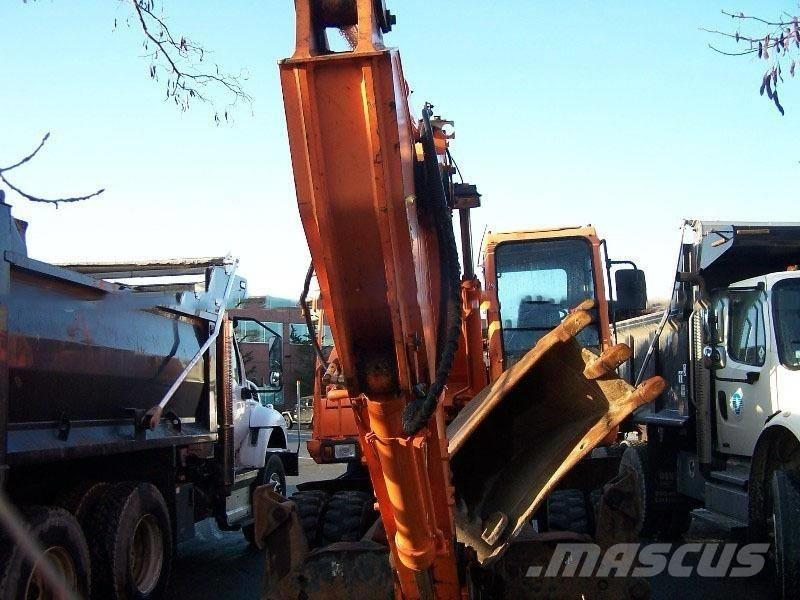 Daewoo S180W Pelle sur pneus