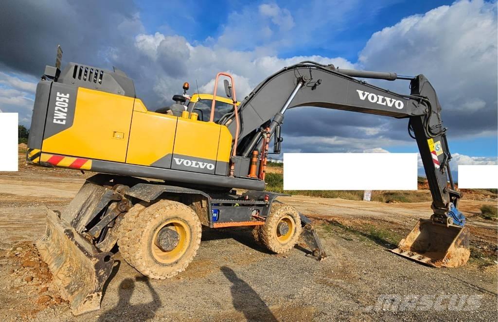 Volvo EW 205 D Pelle sur pneus
