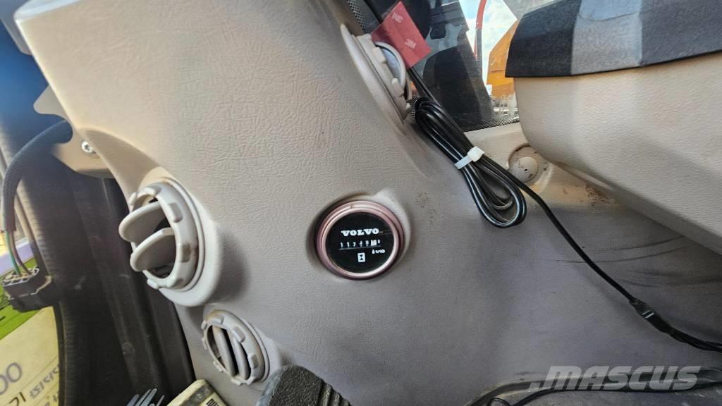 Volvo EW 205 D Pelle sur pneus