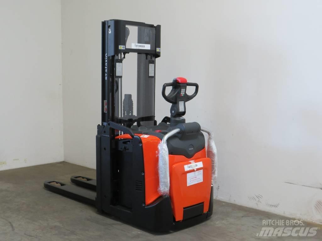 BT SPE 120 L GB Gerbeur accompagnant