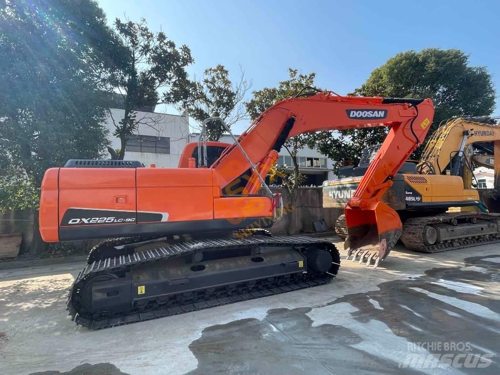 Doosan DX 225 LC Pelle sur chenilles