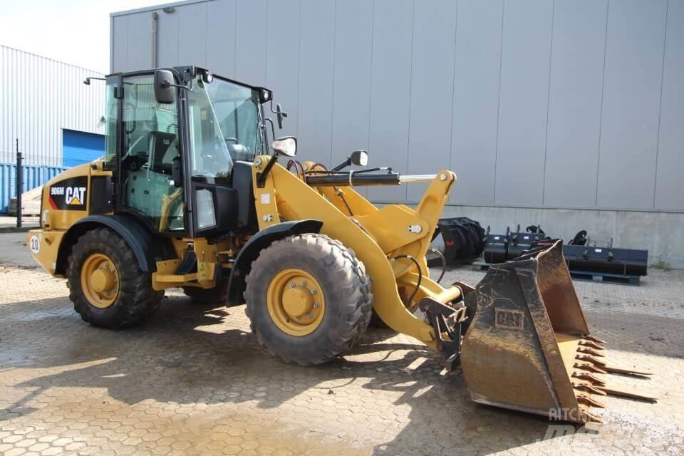 CAT 906M Chargeuse sur pneus