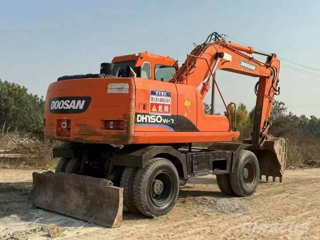 Doosan DH150W Pelle sur pneus