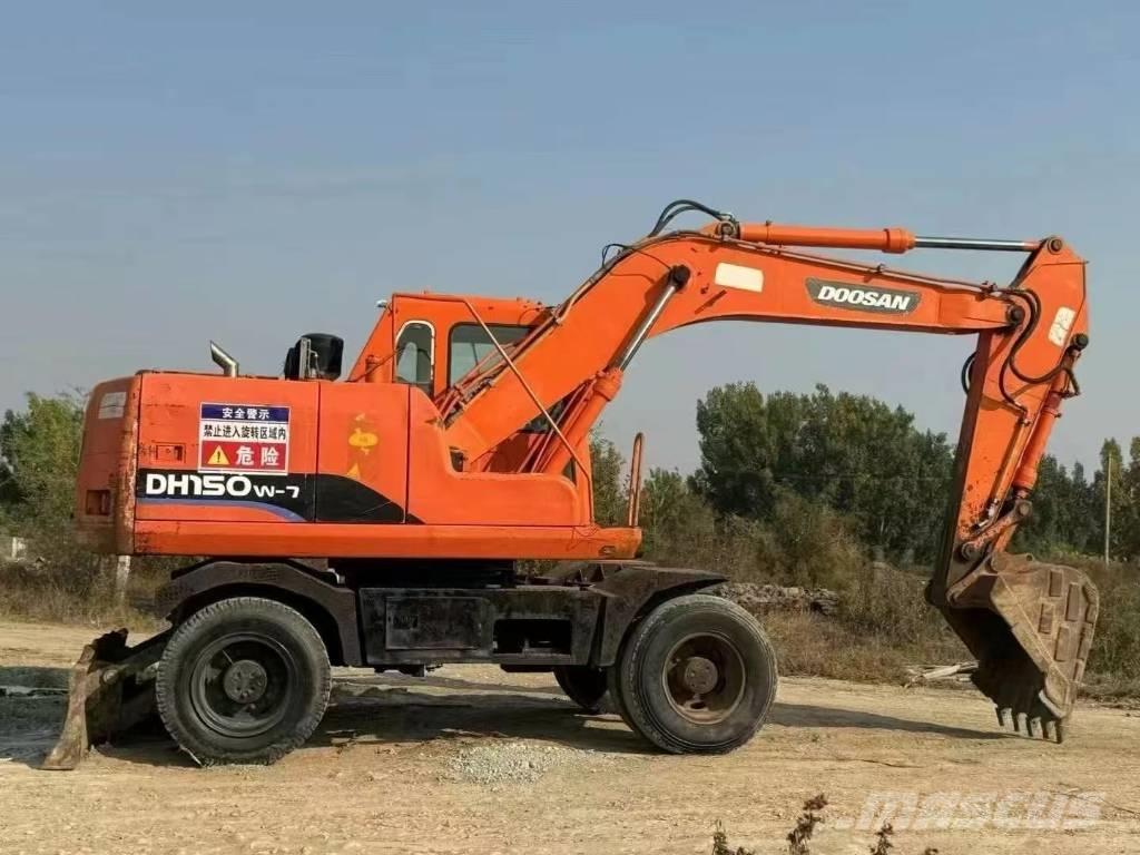 Doosan DH150W Pelle sur pneus