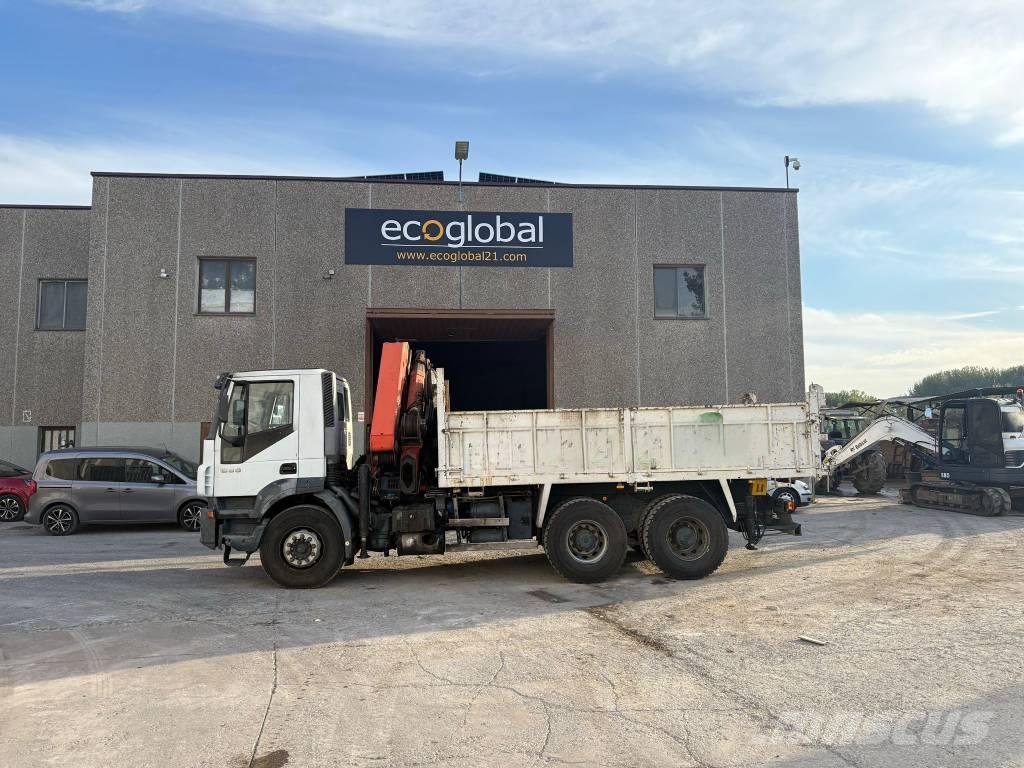 Iveco Trakker 380 Camion plateau ridelle avec grue