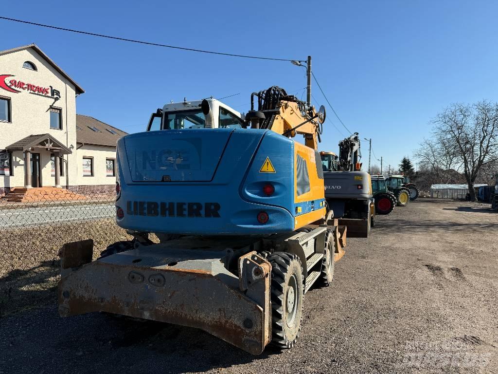 Liebherr A 914 Pelle sur pneus
