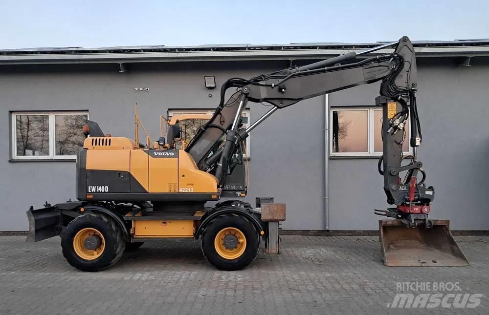 Volvo EW 140 D Pelle sur pneus