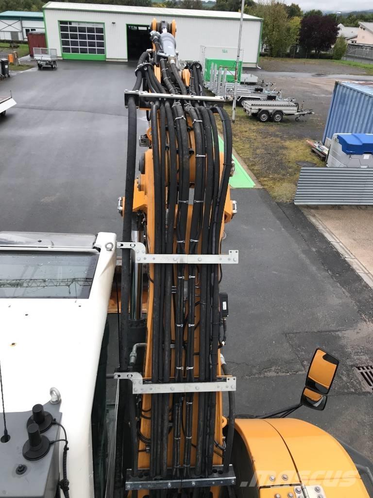 Liebherr A 918 Pelle sur pneus