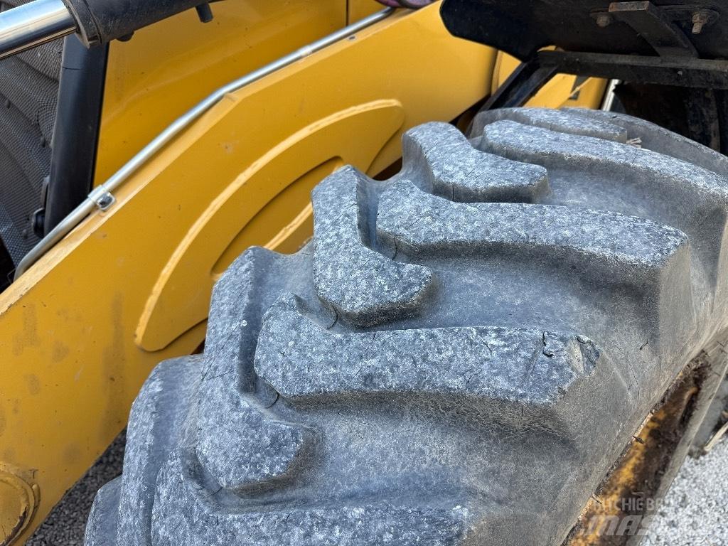 CAT 444 E Tractopelle