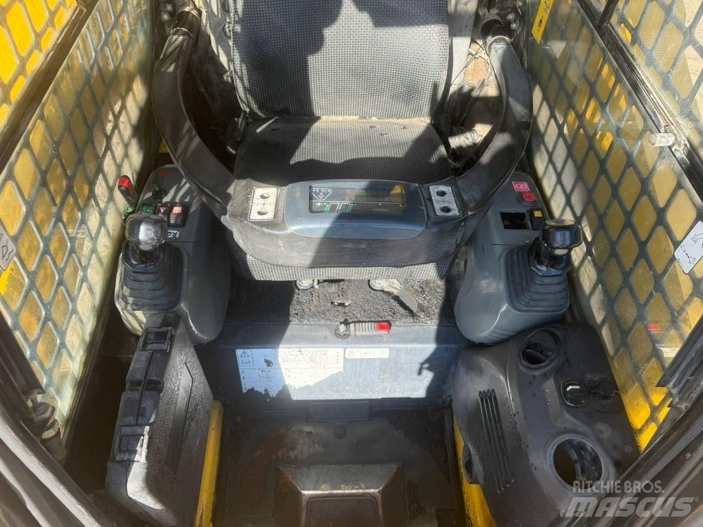 Komatsu SK 820-5 Chargeuse compacte