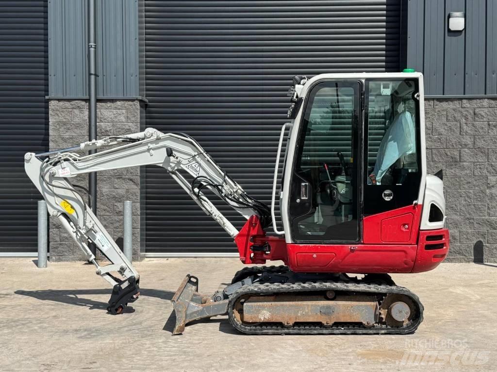 Takeuchi TB 230 Mini pelle < 7t