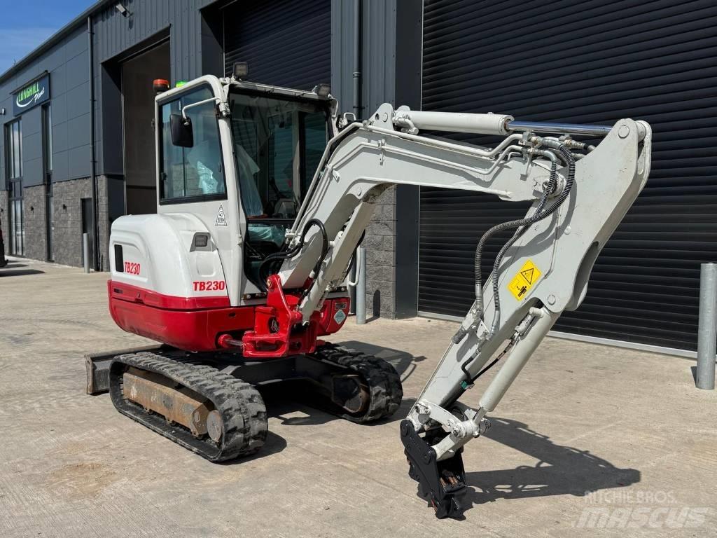 Takeuchi TB 230 Mini pelle < 7t